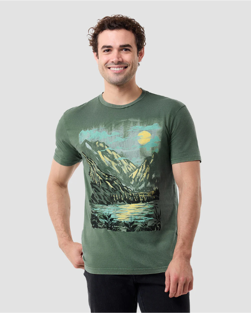 Camiseta luna en la montaña