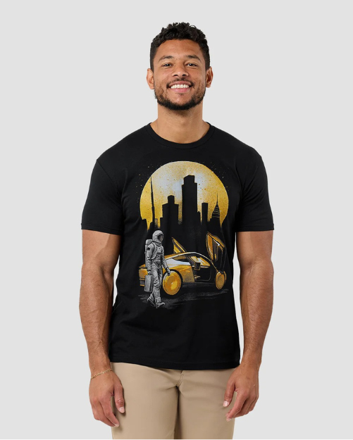 Camiseta astronauta en la ciudad